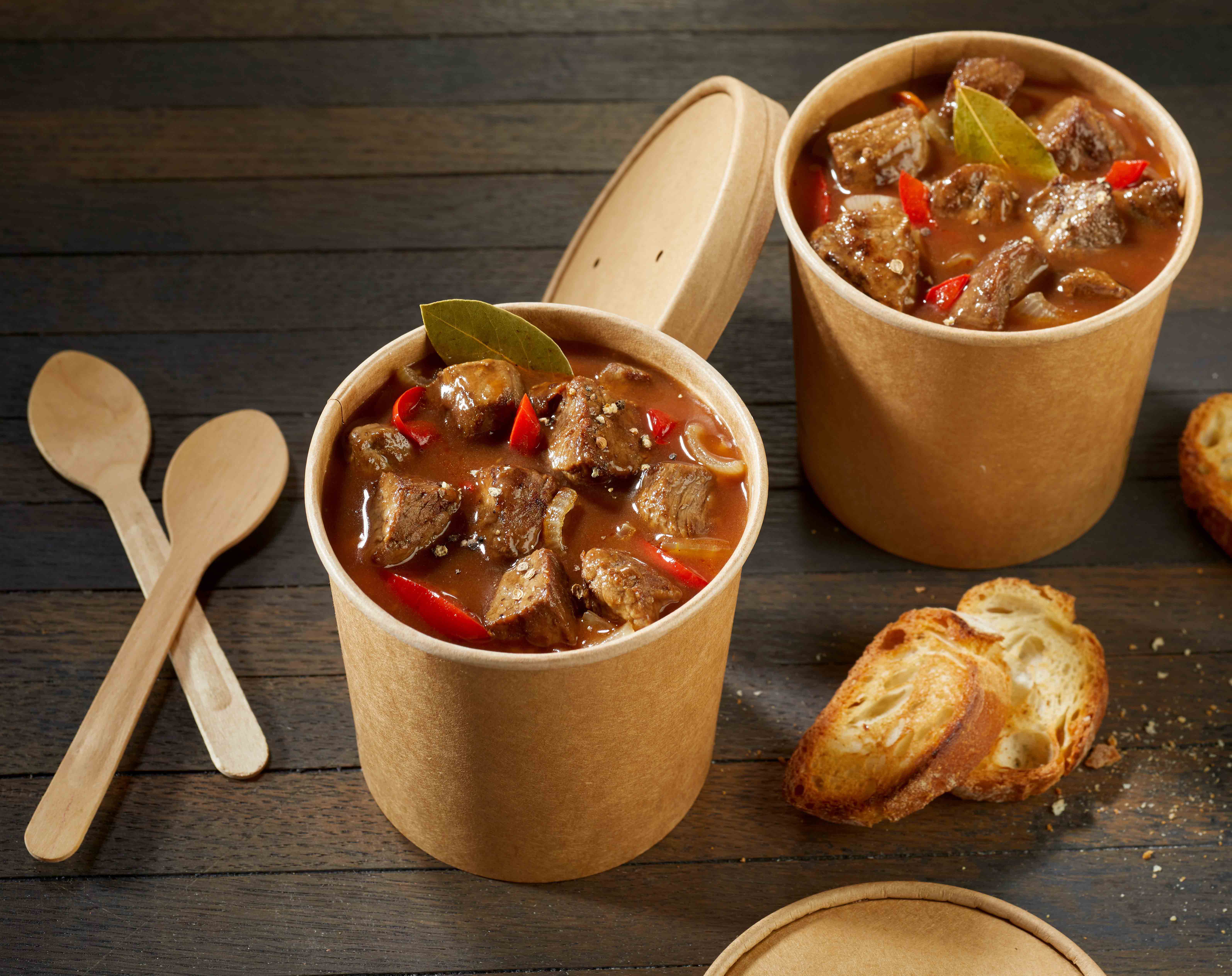 Gulasch im Pappbecher zum Mitnehmen